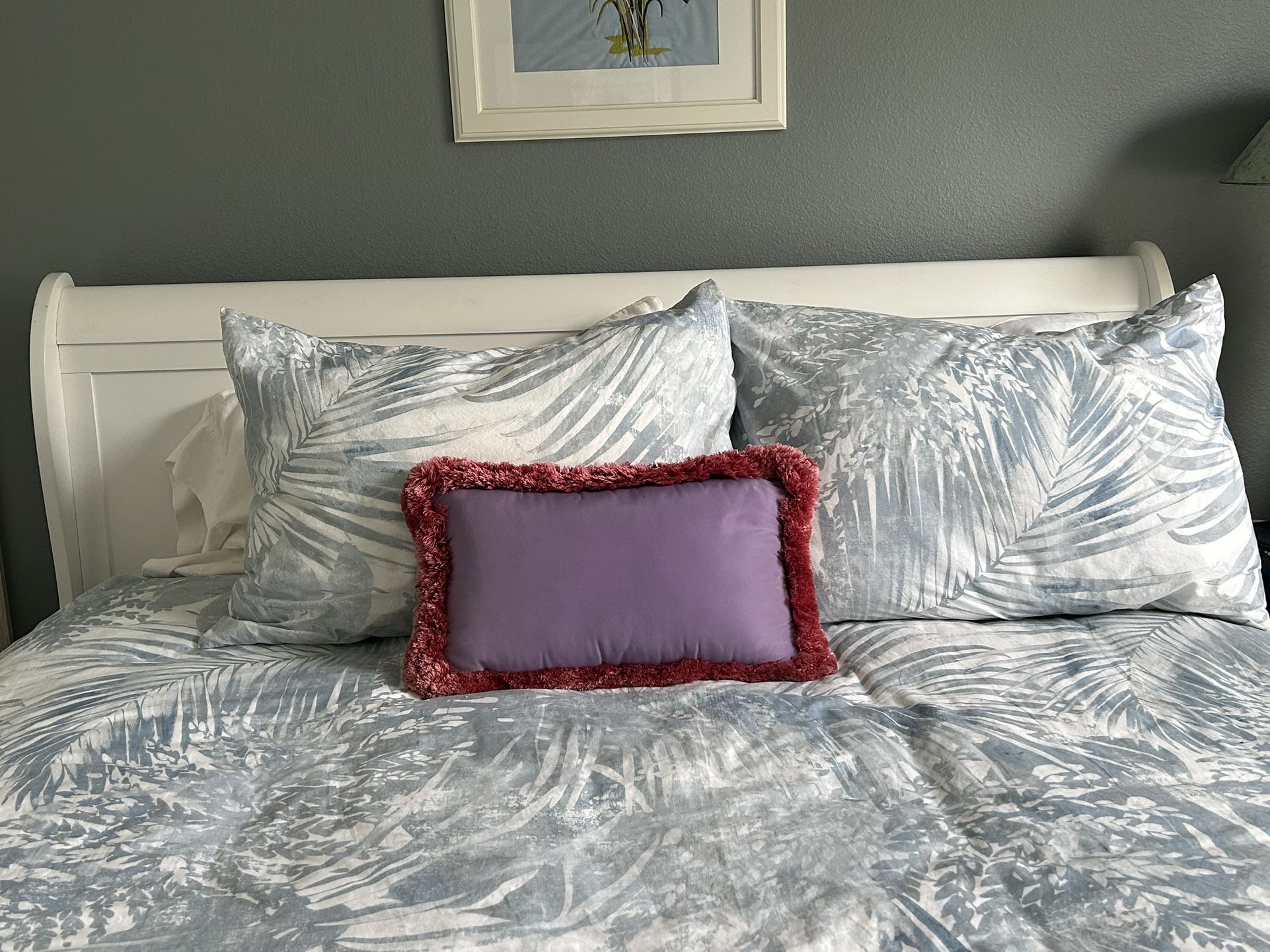 White Sleigh Bed  Queen 