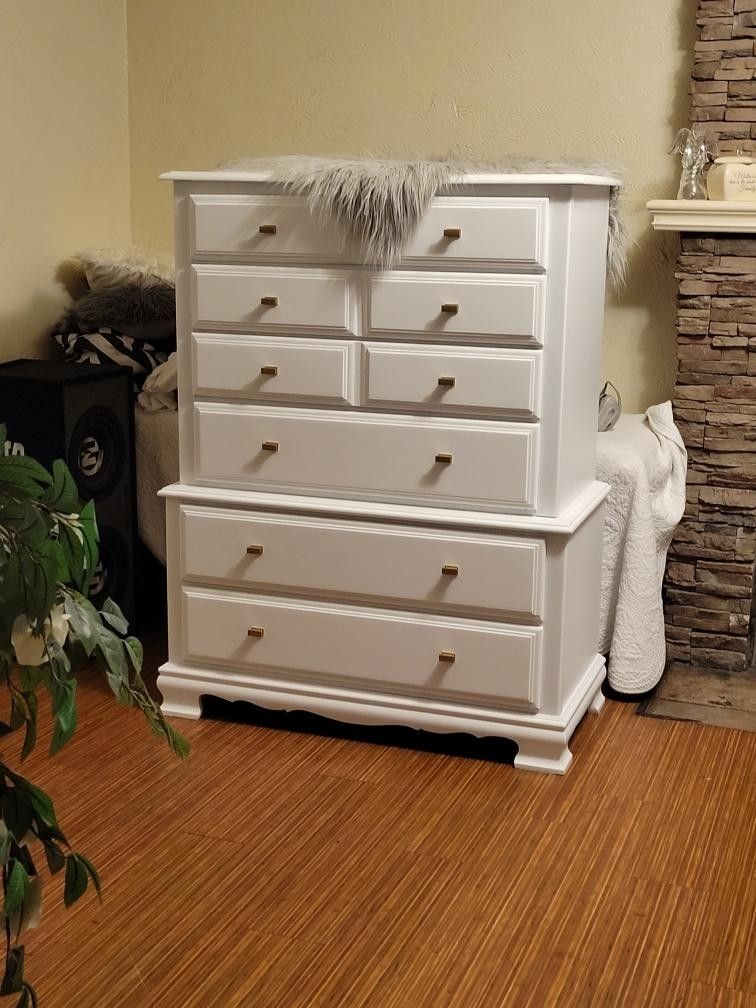 Vintage White Dresser - coffeafoods.com