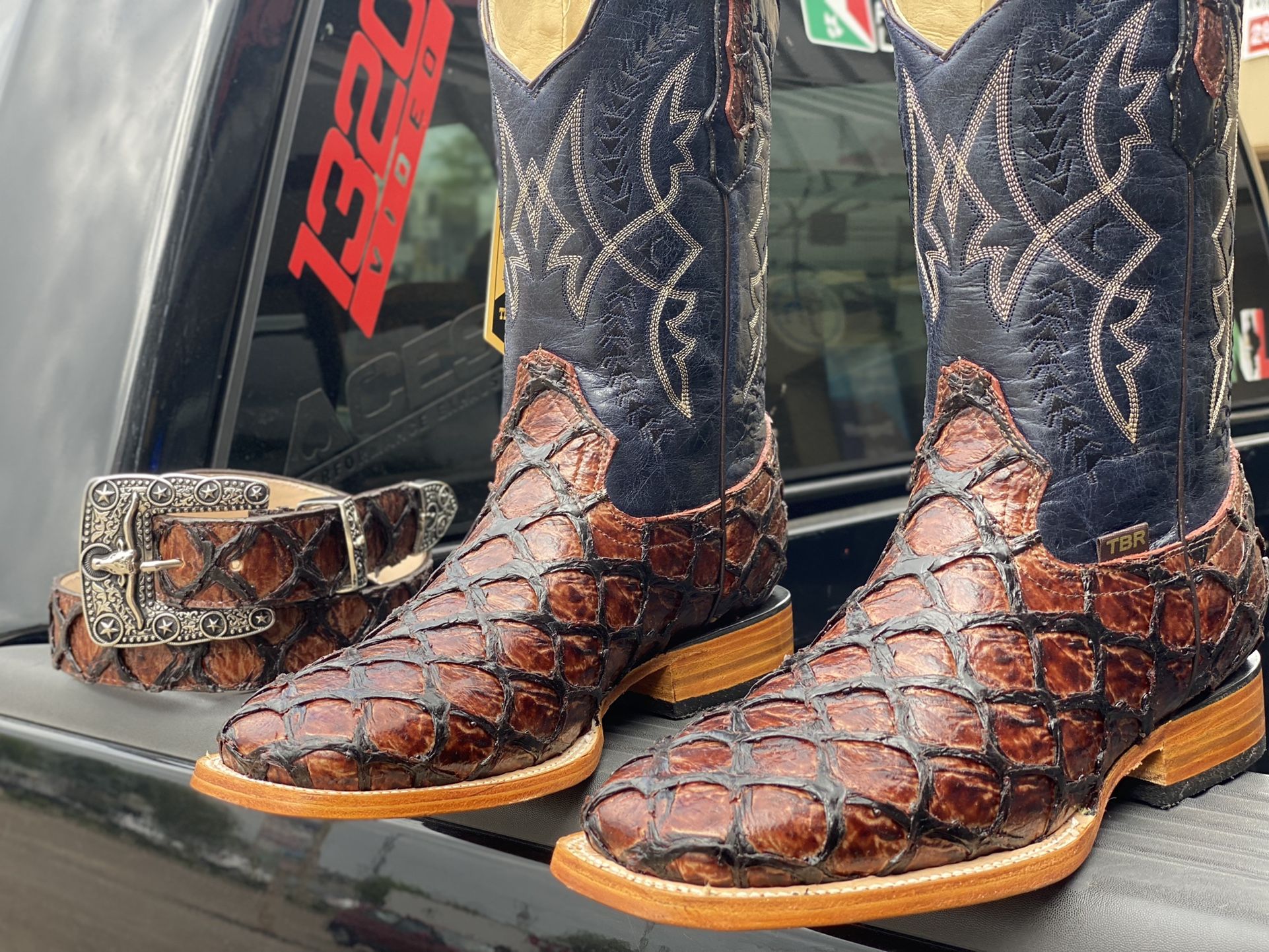 Mens Boots And Belt Set