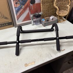 LOW PRICE MOVINGa $89 + Tax Retail Exercise Pull Up Bar 