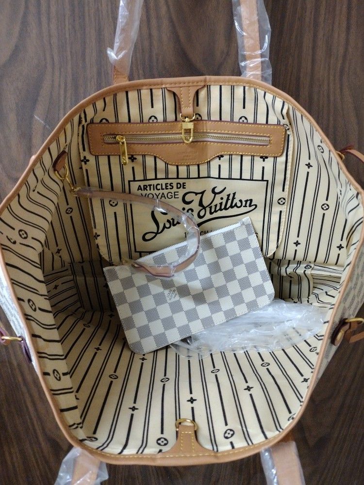 Ladies Nice Designer Monogram Purse & Coin/Make-up Pouch