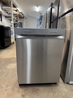 Refrigerator dishwasher