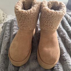 Uggs Like Nee Worn 2 Times. Size 7