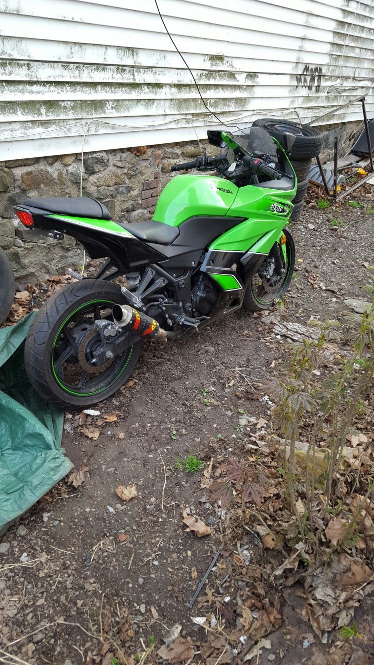 Motorcycle 2011 kawasaki ninja 250