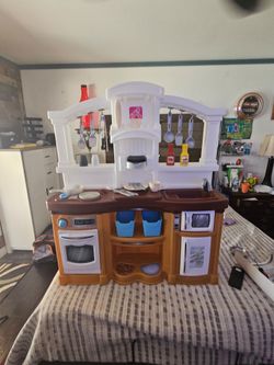 Step 2 Fun with Friends Kitchen & Accessories