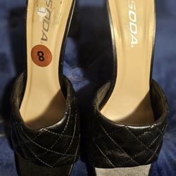 Reduced To $15✨️Size 8🎀Soda brand quilted puffy faux leather mule heels🎀✨️