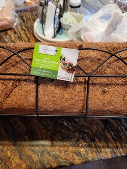NEW 30- INCH COCO PLANT WINDOW BOX $12