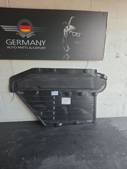 BMW 530I G30 2017-23 CENTER UNDER BODY SPLASH SHIELD GUARD OEM (contact info removed)2