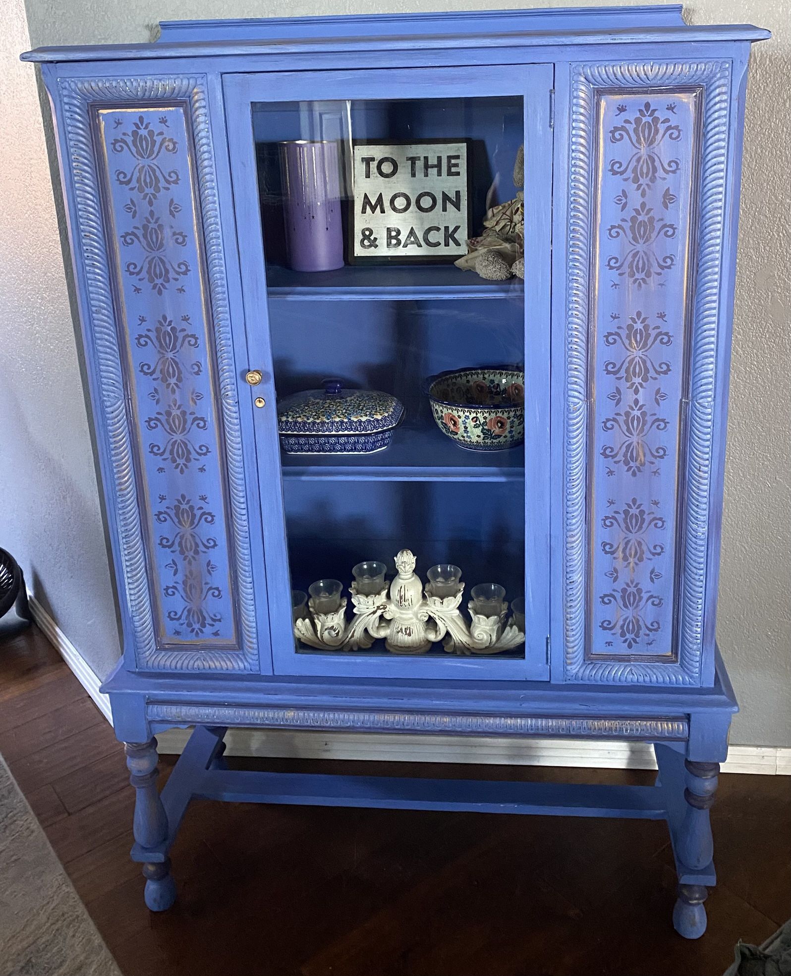 Antique Shabby Modern China Hutch/Display Cabinet price firm