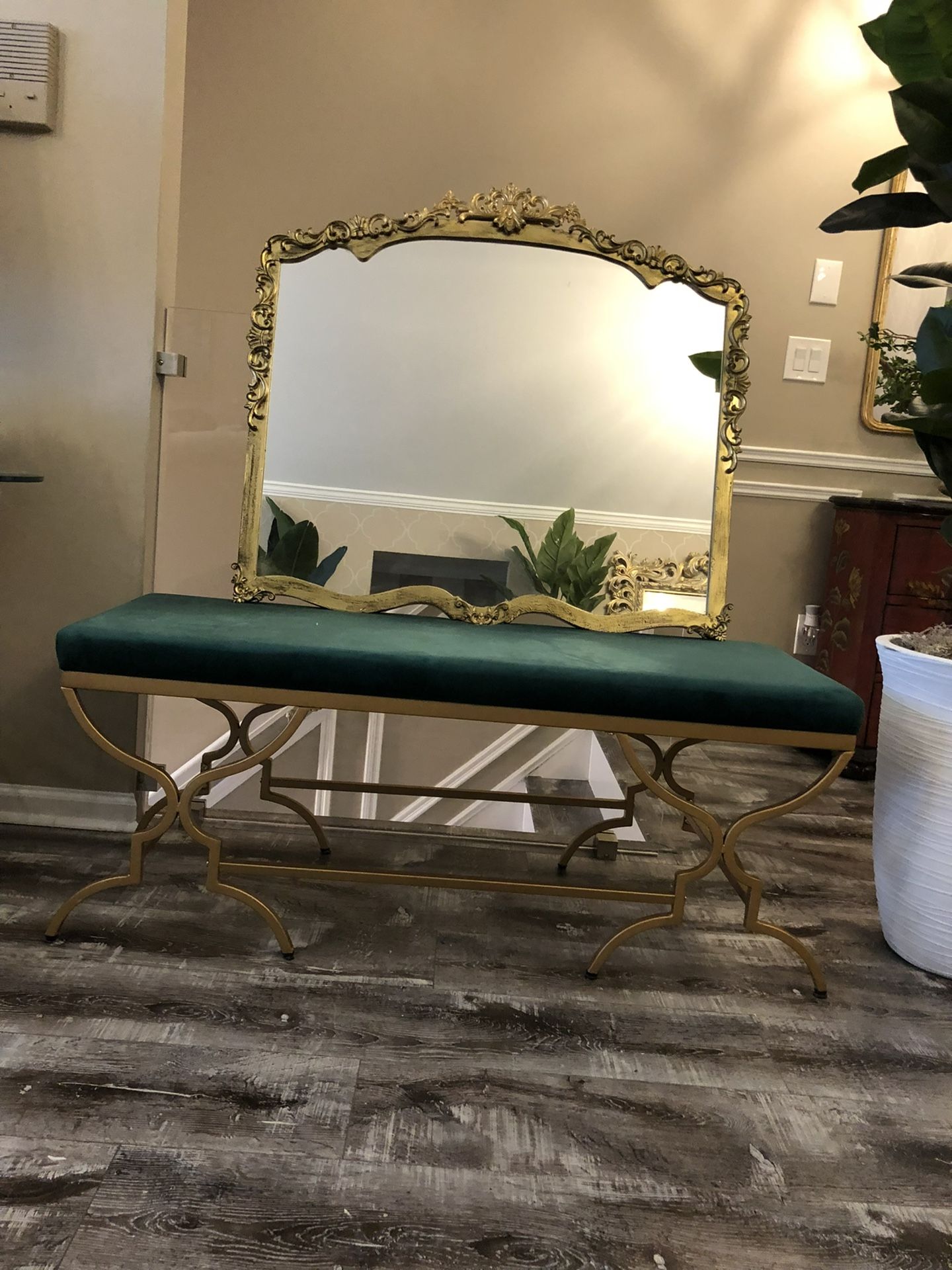 Very Gorgeous Bench with the mirror