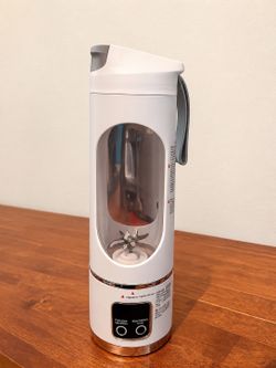 On the go hand blender
