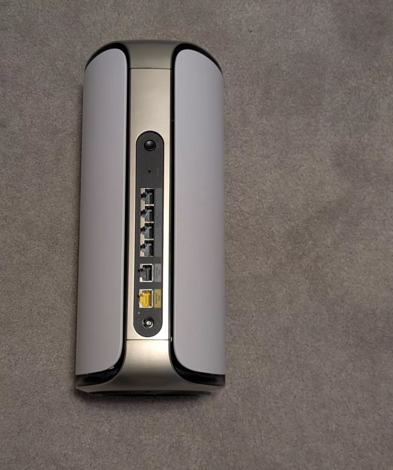 Orbi RBE970 Router Mesh Network Perfect Condition
