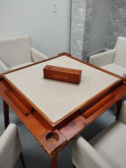 Domino's table