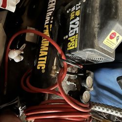 Central Pneumatic 125 Psi Air Compressor With Hose