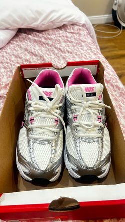 NIKE pink and white Airmax Moto 2K
