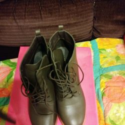 Brown Ankle Booties Barely Worned. Size 11.