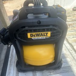 2.5 Gal. 140 psi Portable 20V Cordless Air Compressor with FLEXVOLT