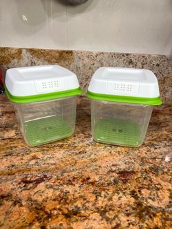 (2) Rubbermaid FreshWorks containers