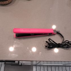 Revelon Straightener 