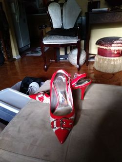 Ladies Guess heels Size 8