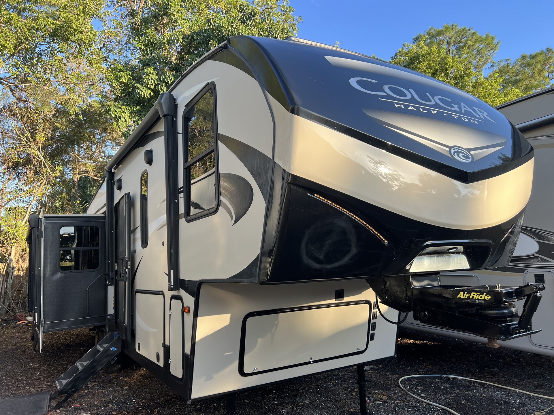2019 COUGAR 30FT