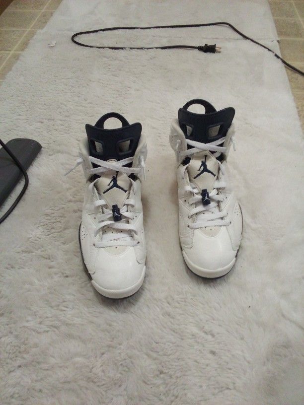 Pre-owned Gym Shoes