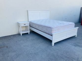 Queen Bed