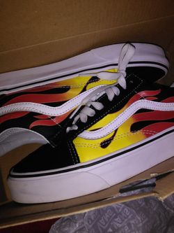 Flame vans new size 6.5 fit 7y
