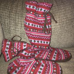 Mukluks Size Large (9-10) Knit Slippers Boots