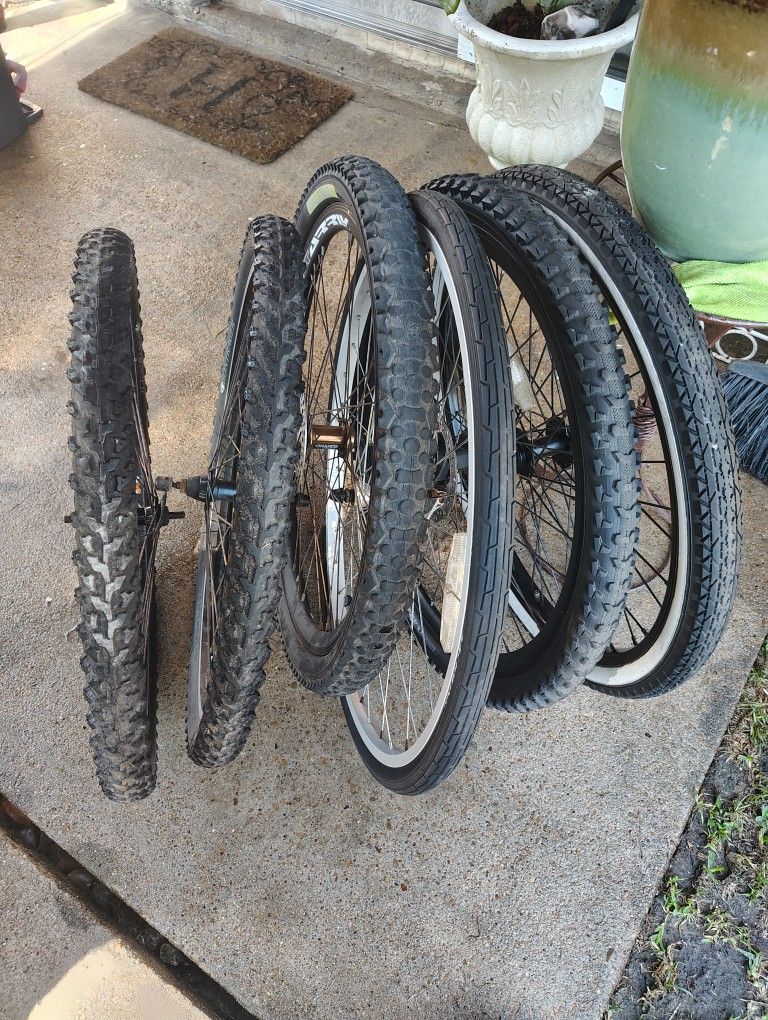 Used Bicycle Wheels And Tires Different Sizes 
