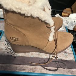 UGG Women Wedge Boots 🌸