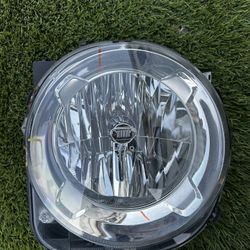 2015-2018 JEEP Renegade Right Headlight OEM