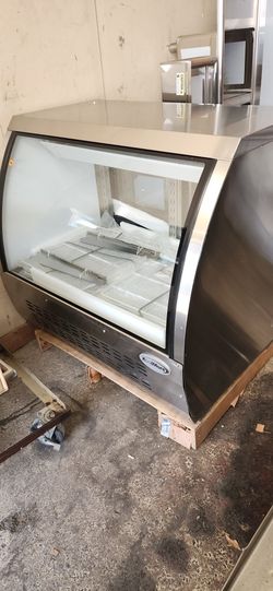 Refrigerated Deli Case