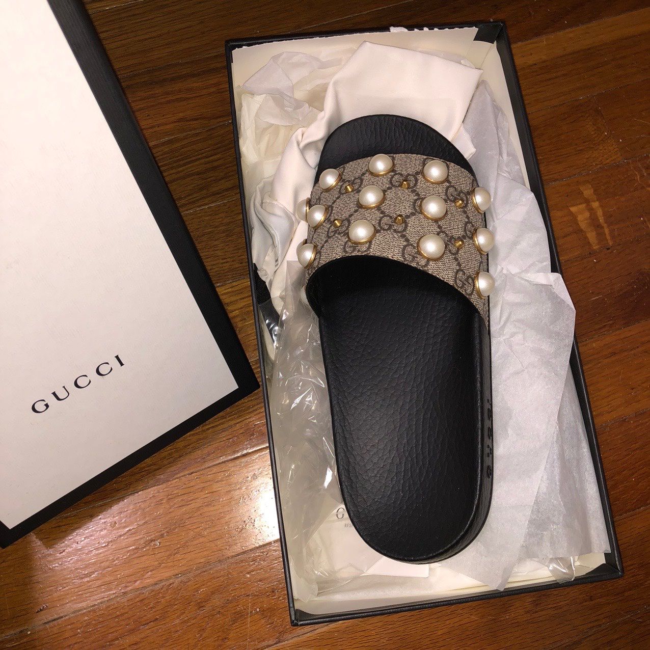 brand new gucci supreme pearl slides in size 39