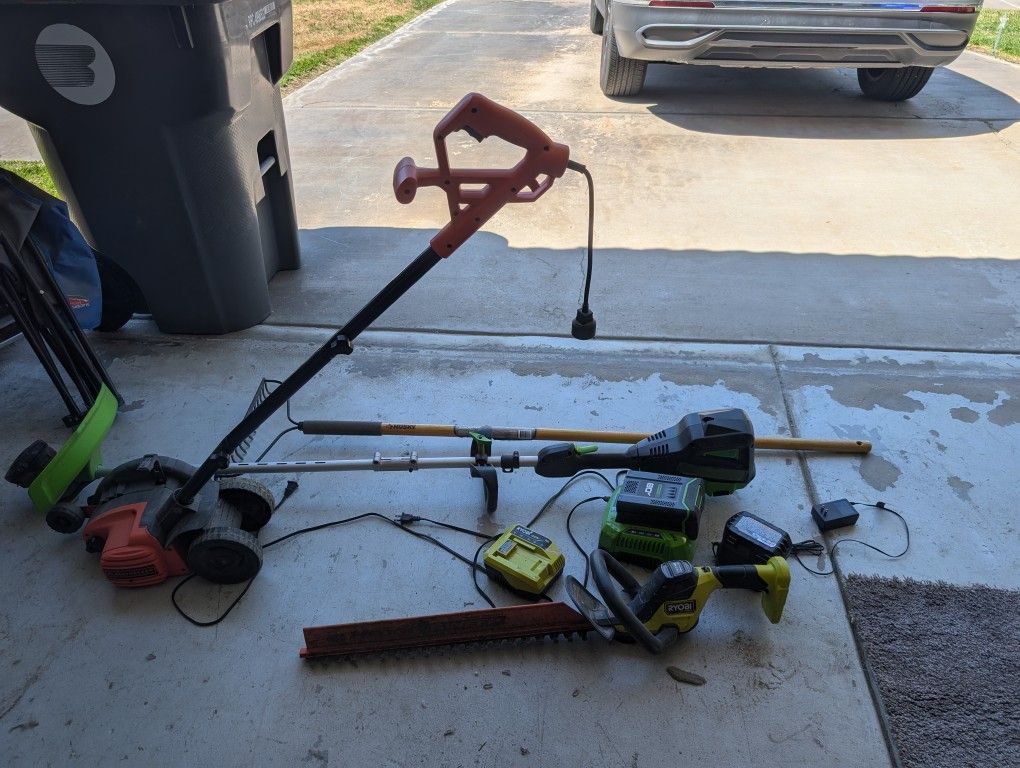 Misc Gardening Tools Lot