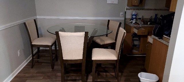DINING ROOM SET
