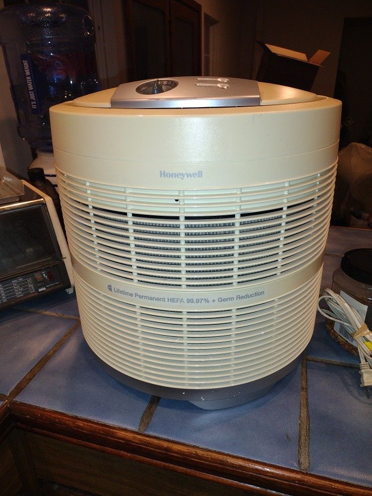 Honeywell Air Purifier - HEPA - model 50250