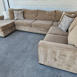 Great Large Sectional Sofa (FREE DELIVERY)