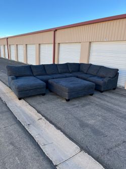 ✨ XL Midnight Blue Sectional with Oversized Ottoman ✨ ($10 delivery)