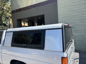 ARE Camper shell.    Like New