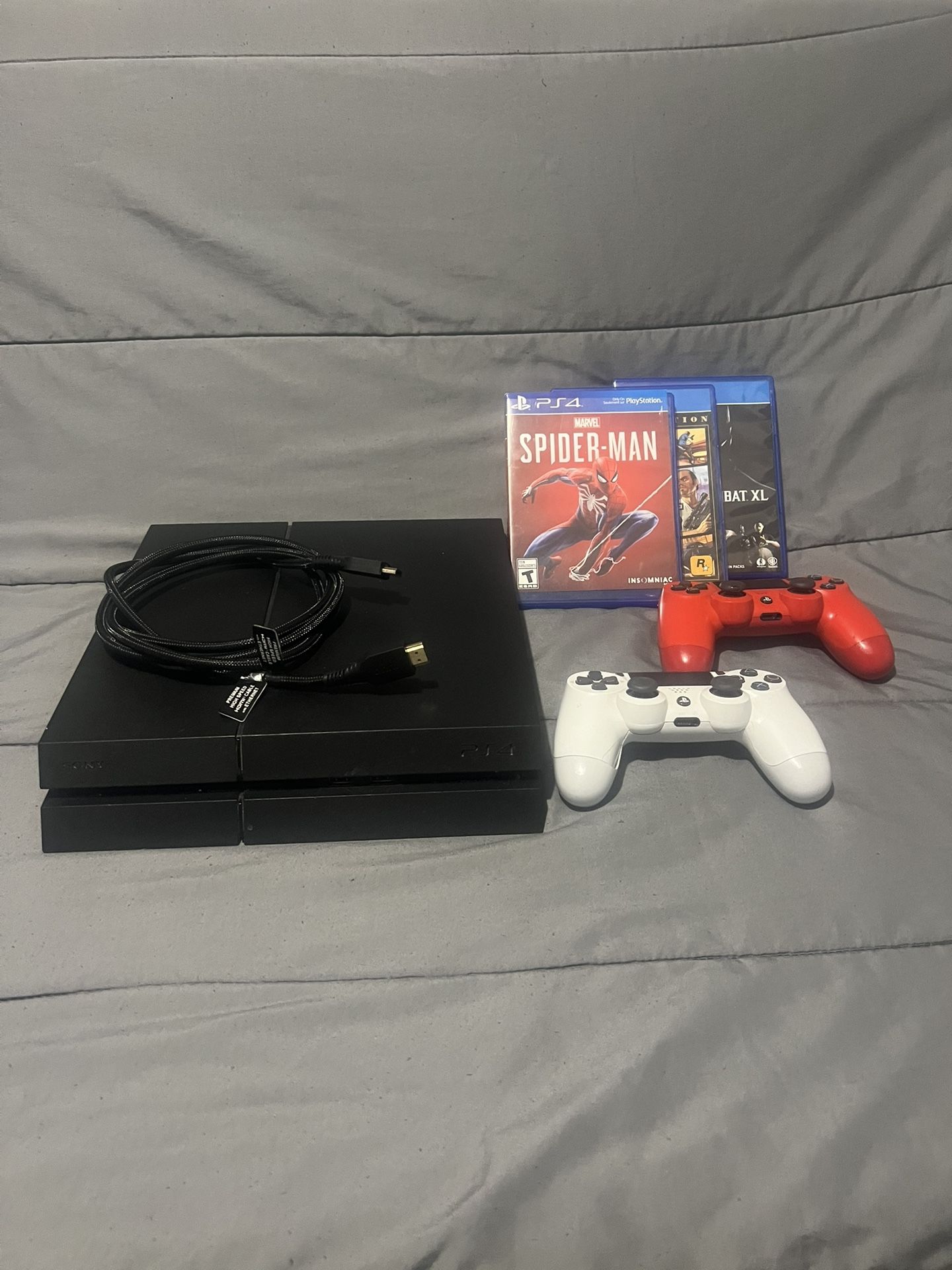 PS4 Whit Two Controllers 
