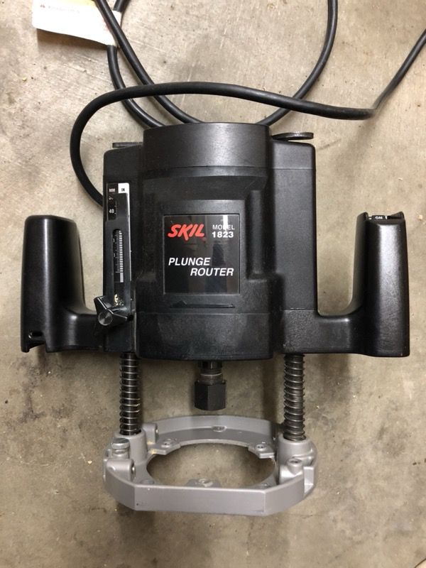 Skil plunge router with edge guide