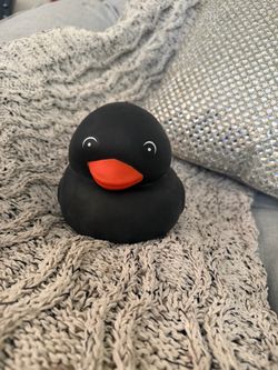 BLACK SQUISHY DUCK