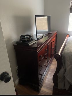 Queen slay bed & dresser