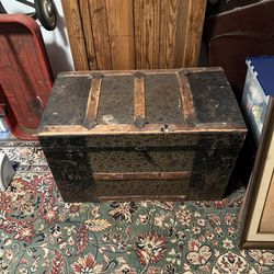 Early 1900s Steamer Trunk w/ Beautiful Lithograph Picture