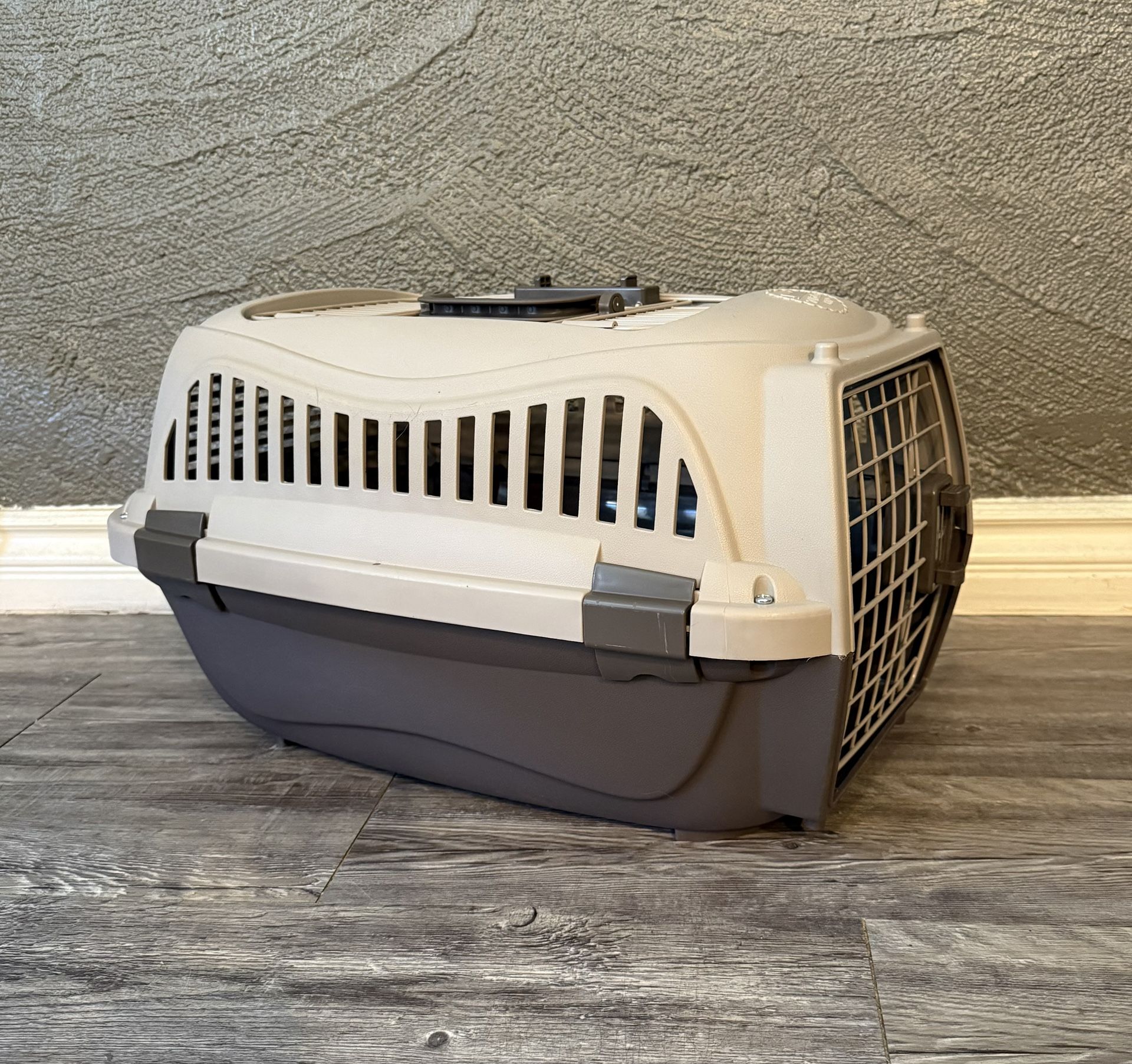 Whisker City Two Door Front and Top Load Portable Kennel 22"