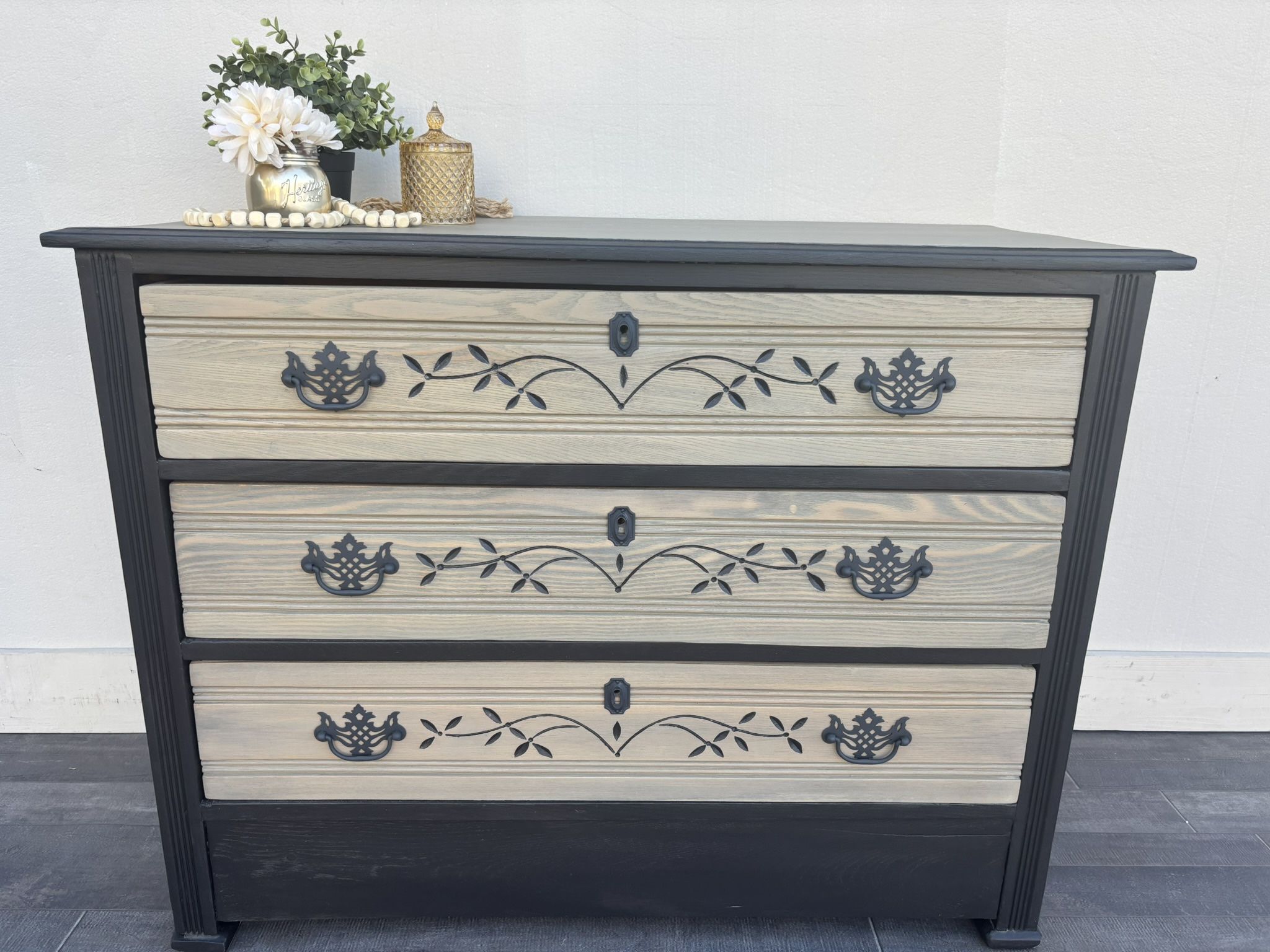 Lovely Antique Dresser With Knapp Joinery 