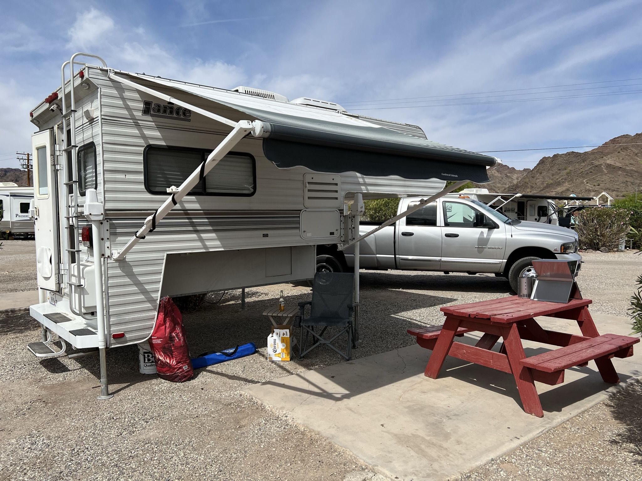 2003 Lance 915