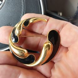 Vintage Trifari Enamel Pin Brooch 