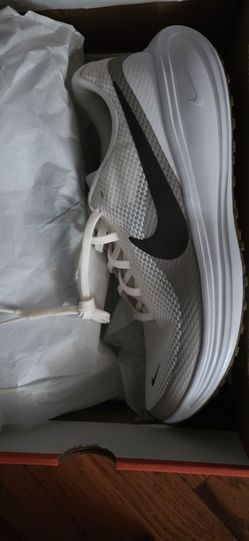 Nike Revolution 8